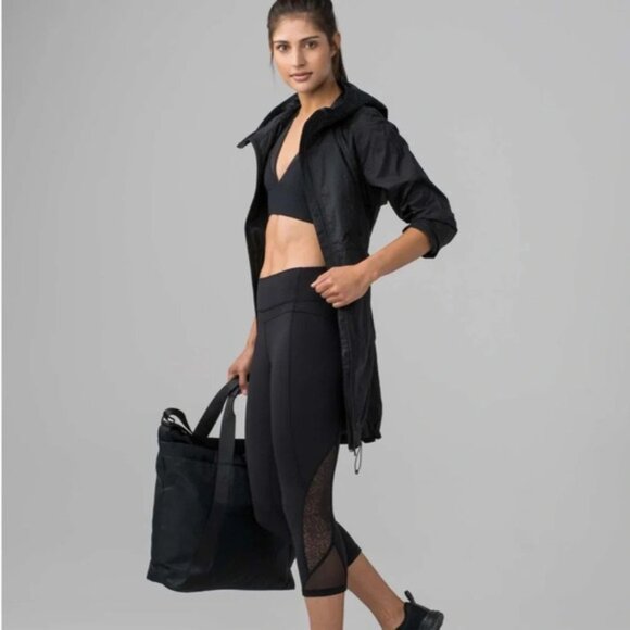 Lululemon Twist  & Train Crop, size 6 - Picture 2 of 13